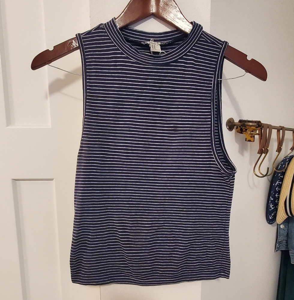Navy clue crop top